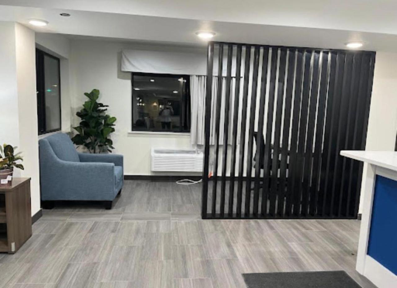 Отель Clarion Pointe Милуоки Экстерьер фото