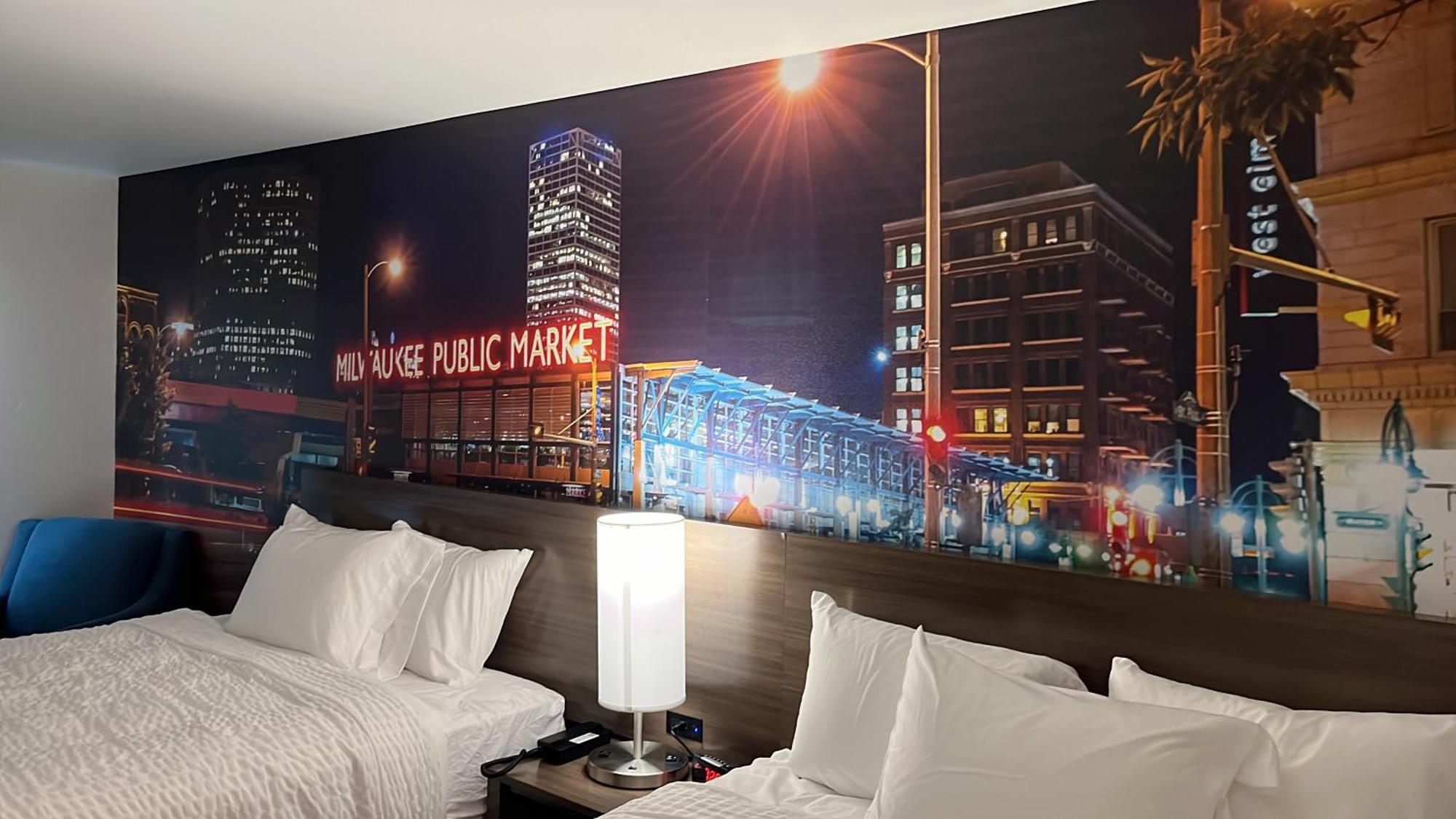 Отель Clarion Pointe Милуоки Экстерьер фото
