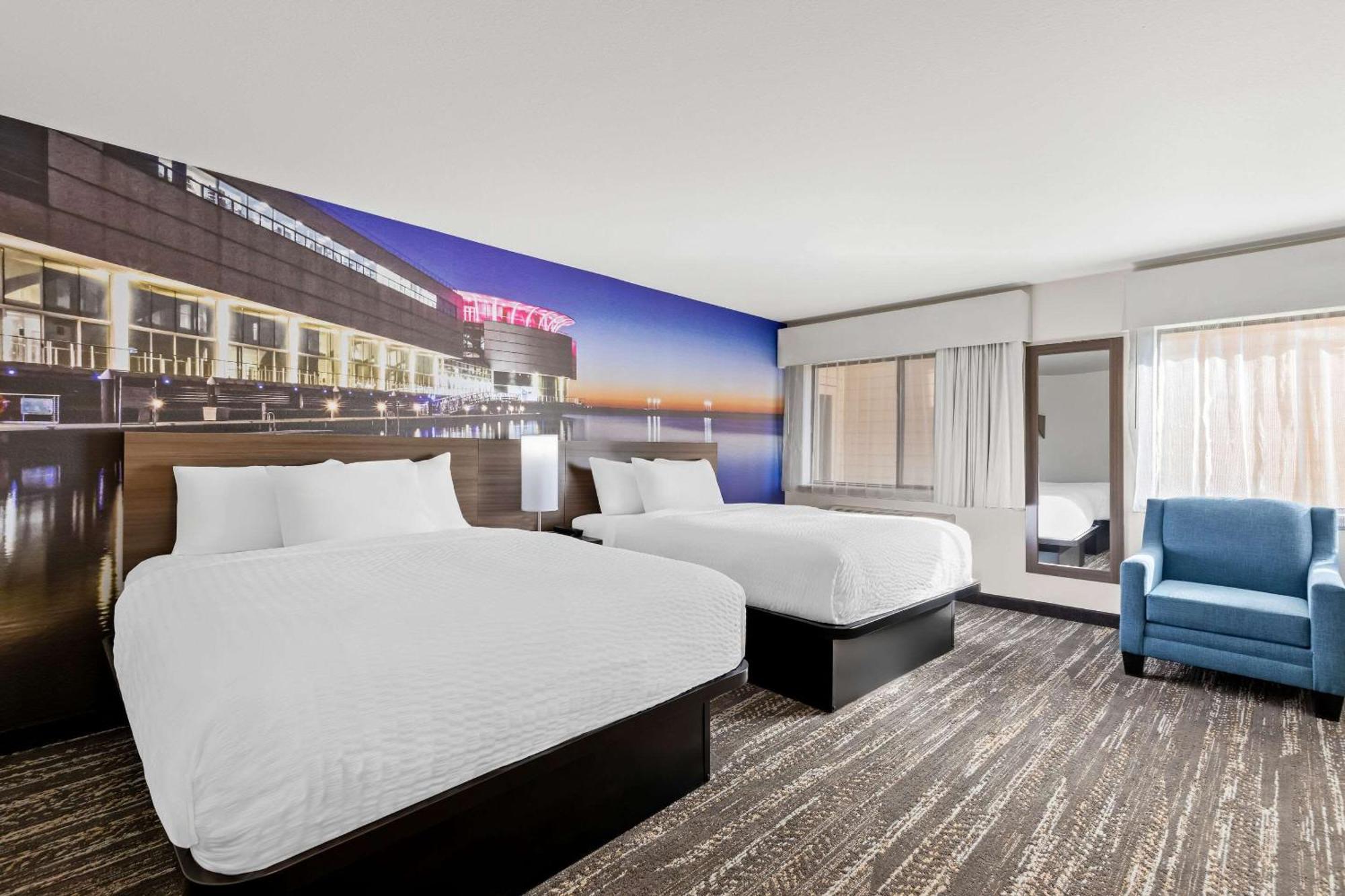 Отель Clarion Pointe Милуоки Экстерьер фото
