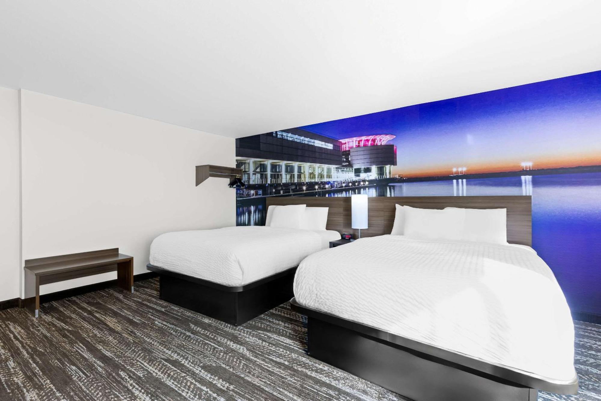 Отель Clarion Pointe Милуоки Экстерьер фото