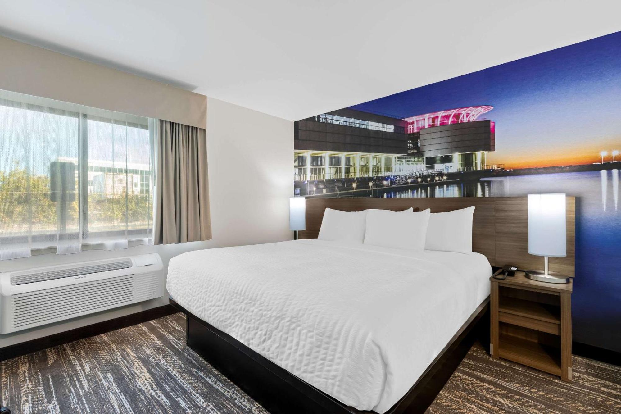 Отель Clarion Pointe Милуоки Экстерьер фото