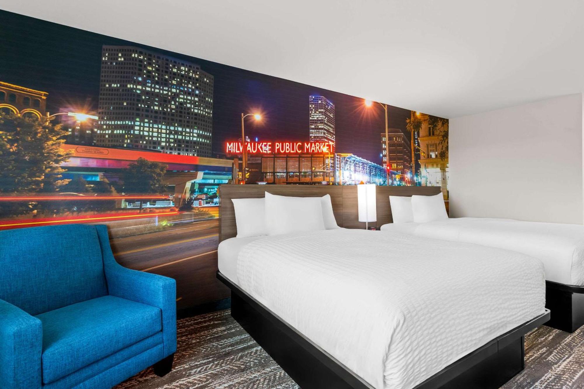 Отель Clarion Pointe Милуоки Экстерьер фото